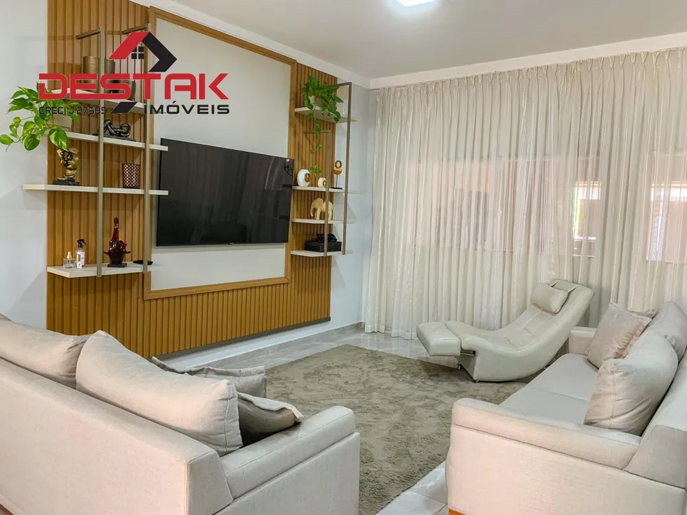 Casa, 3 quartos, 203 m² - Foto 1