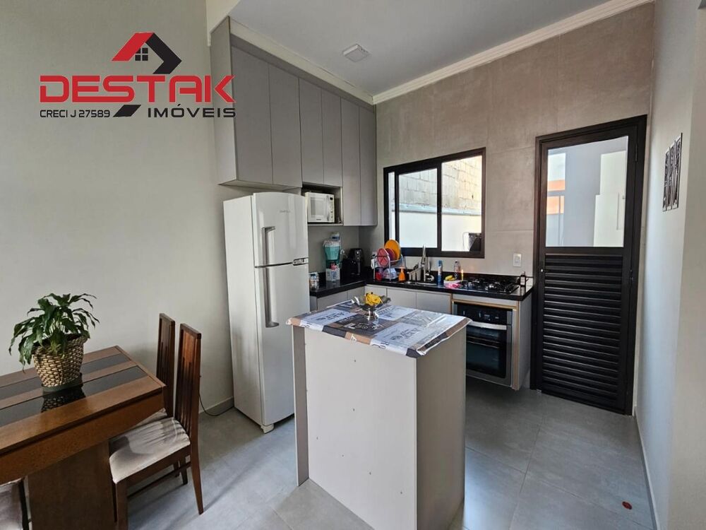 Casa à venda com 3 quartos, 286m² - Foto 4