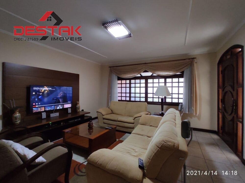 Casa, 3 quartos, 217 m² - Foto 1