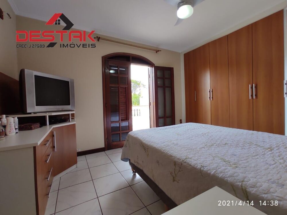 Casa, 3 quartos, 217 m² - Foto 4