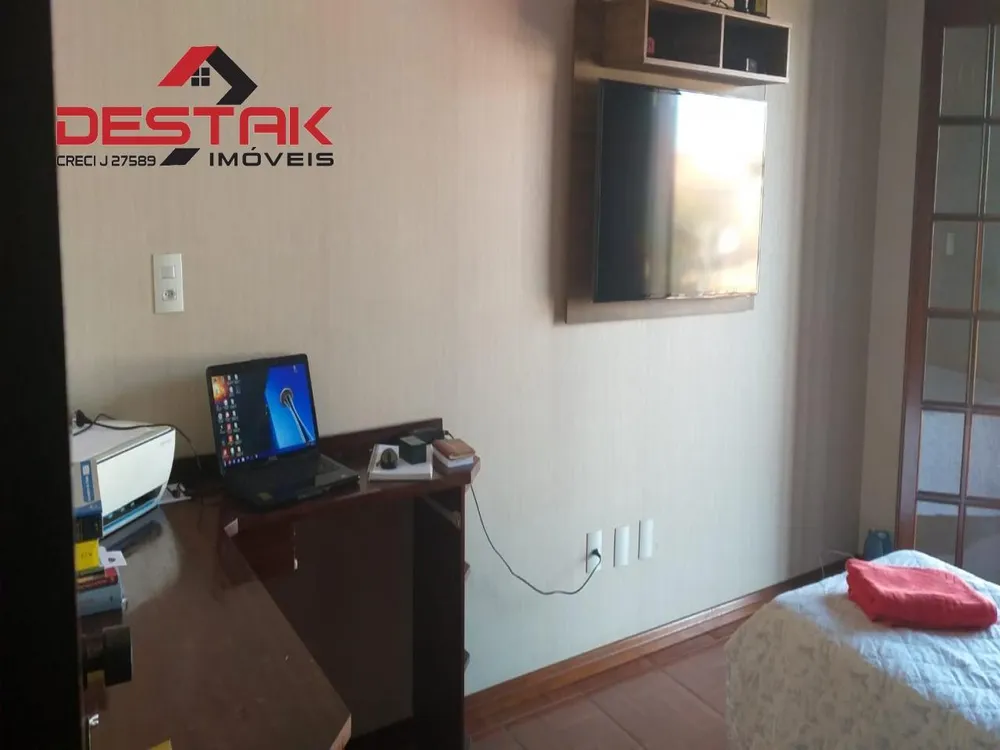 Casa, 3 quartos, 209 m² - Foto 1