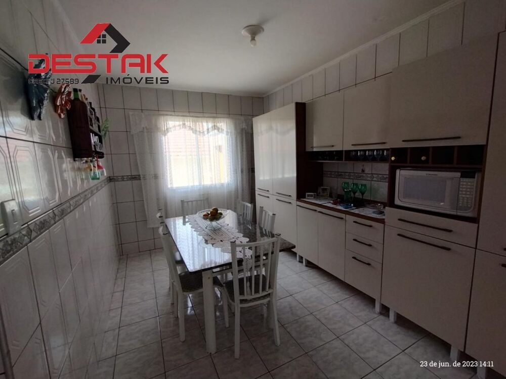 Casa à venda com 4 quartos, 250m² - Foto 3