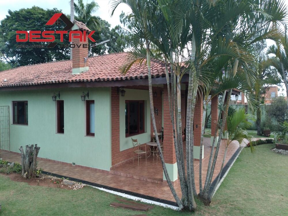 Casa de Condomínio para alugar com 3 quartos, 554m² - Foto 1