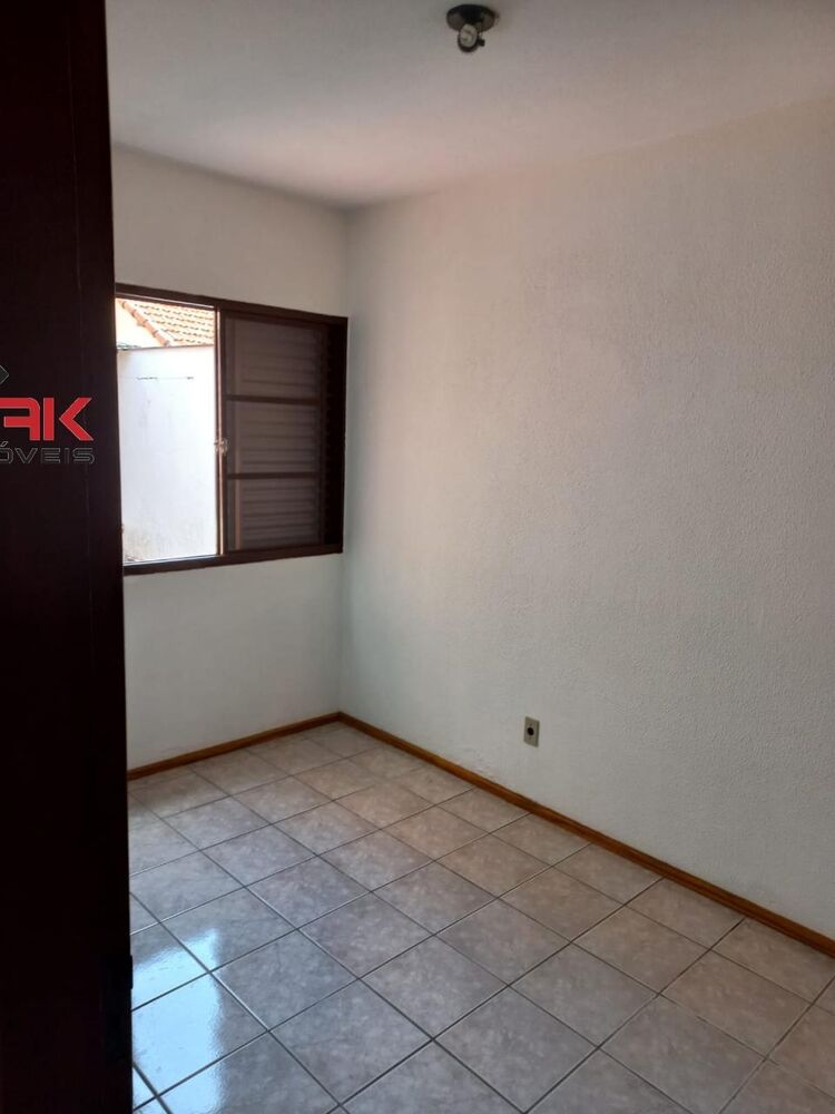Casa à venda com 2 quartos, 180m² - Foto 3