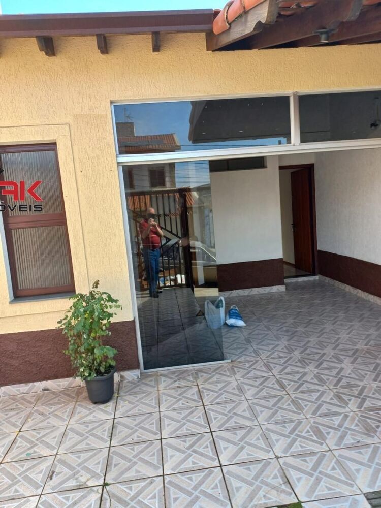 Casa à venda com 2 quartos, 180m² - Foto 1