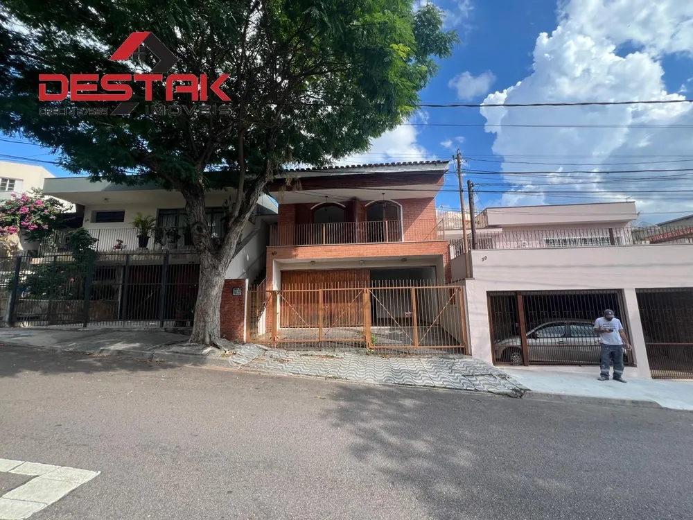 Casa, 3 quartos, 234 m² - Foto 1