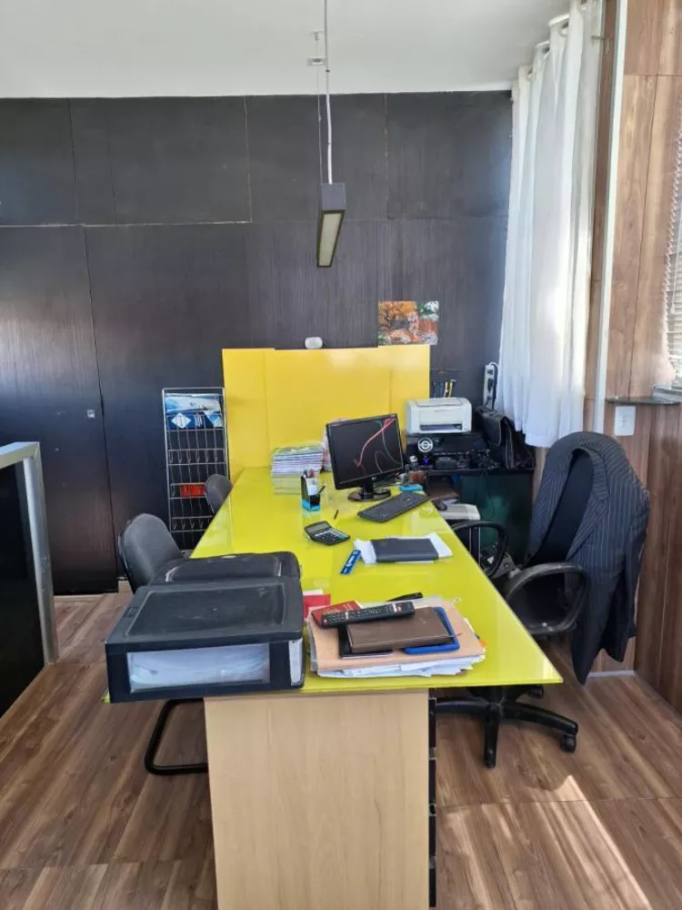 Casa, 4 quartos, 195 m² - Foto 1