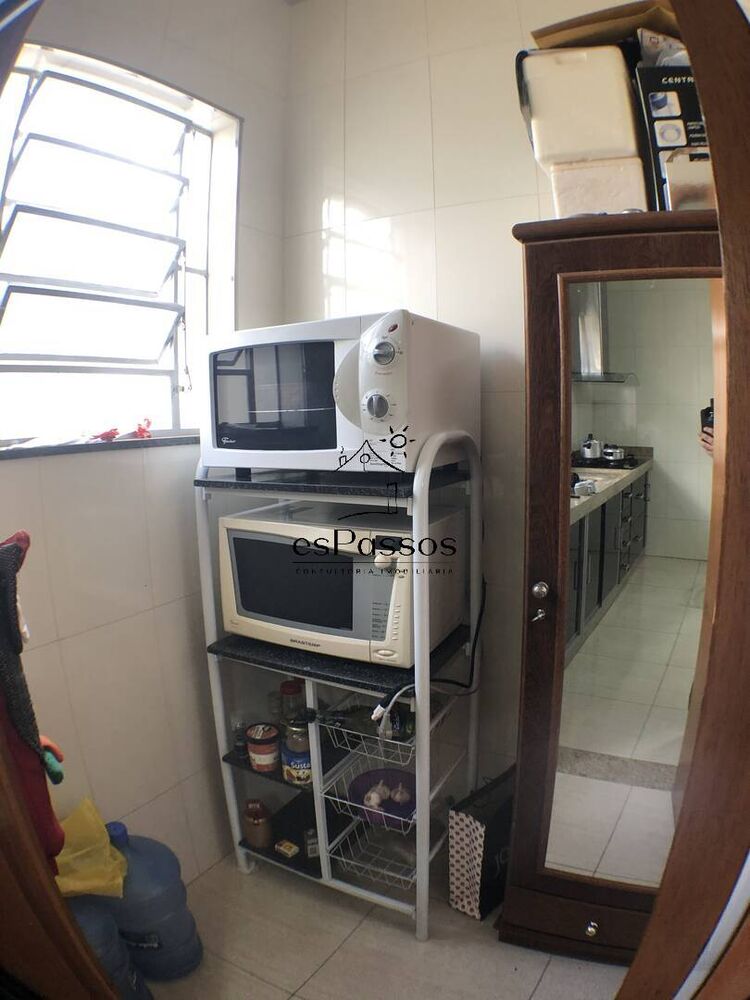 Casa à venda com 6 quartos, 312m² - Foto 2