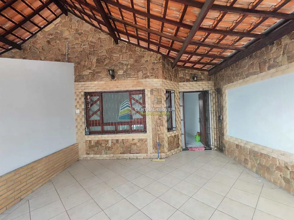 Casa à venda com 2 quartos, 107m² - Foto 1