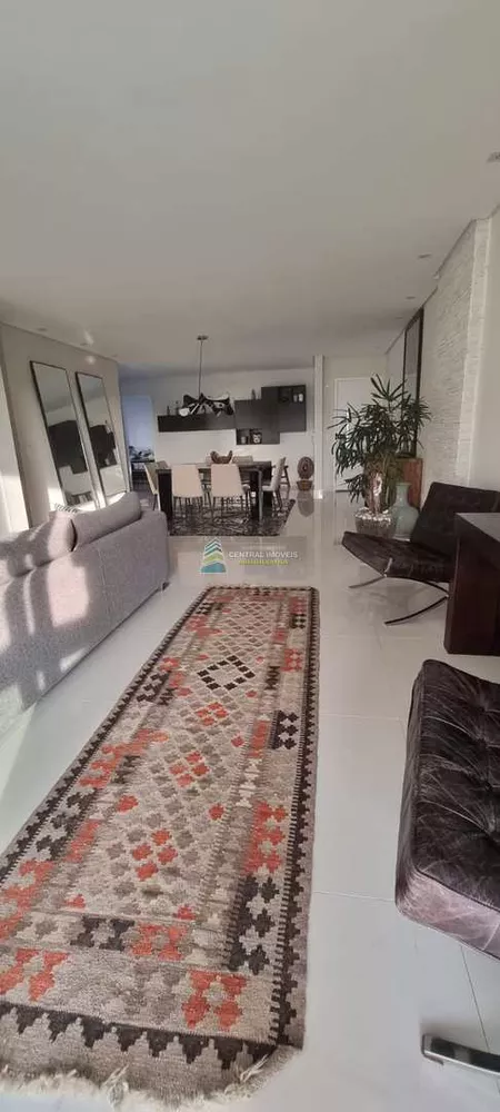 Apartamento à venda com 3 quartos, 156m² - Foto 2