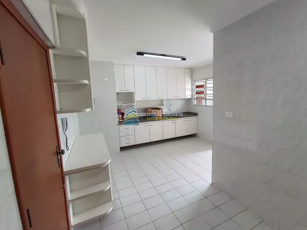 Apartamento à venda com 3 quartos, 180m² - Foto 3