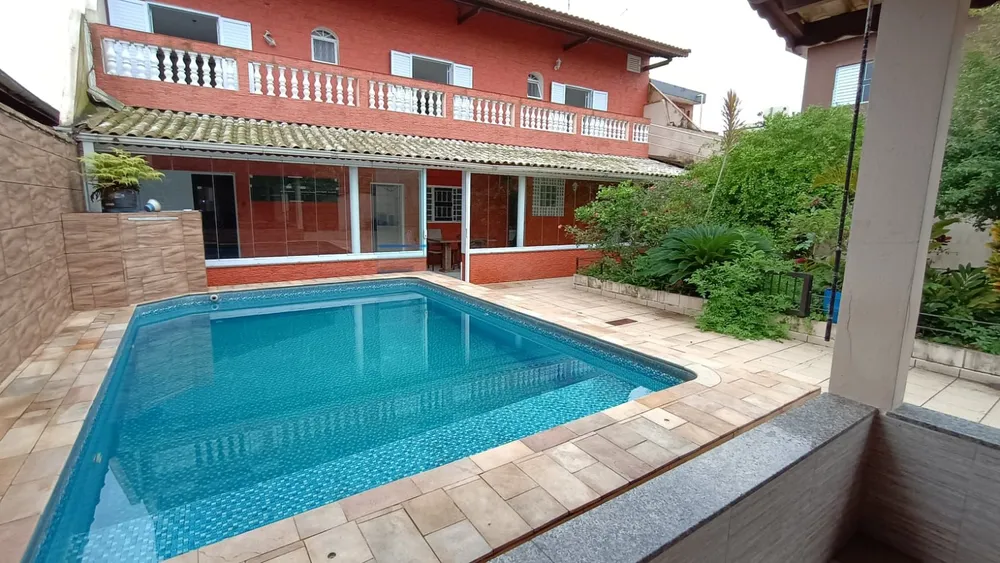 Casa, 4 quartos, 185 m² - Foto 1