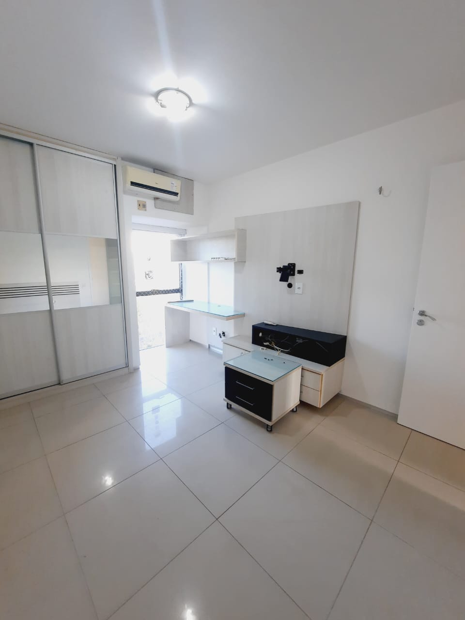 Apartamento para alugar com 3 quartos, 129m² - Foto 2