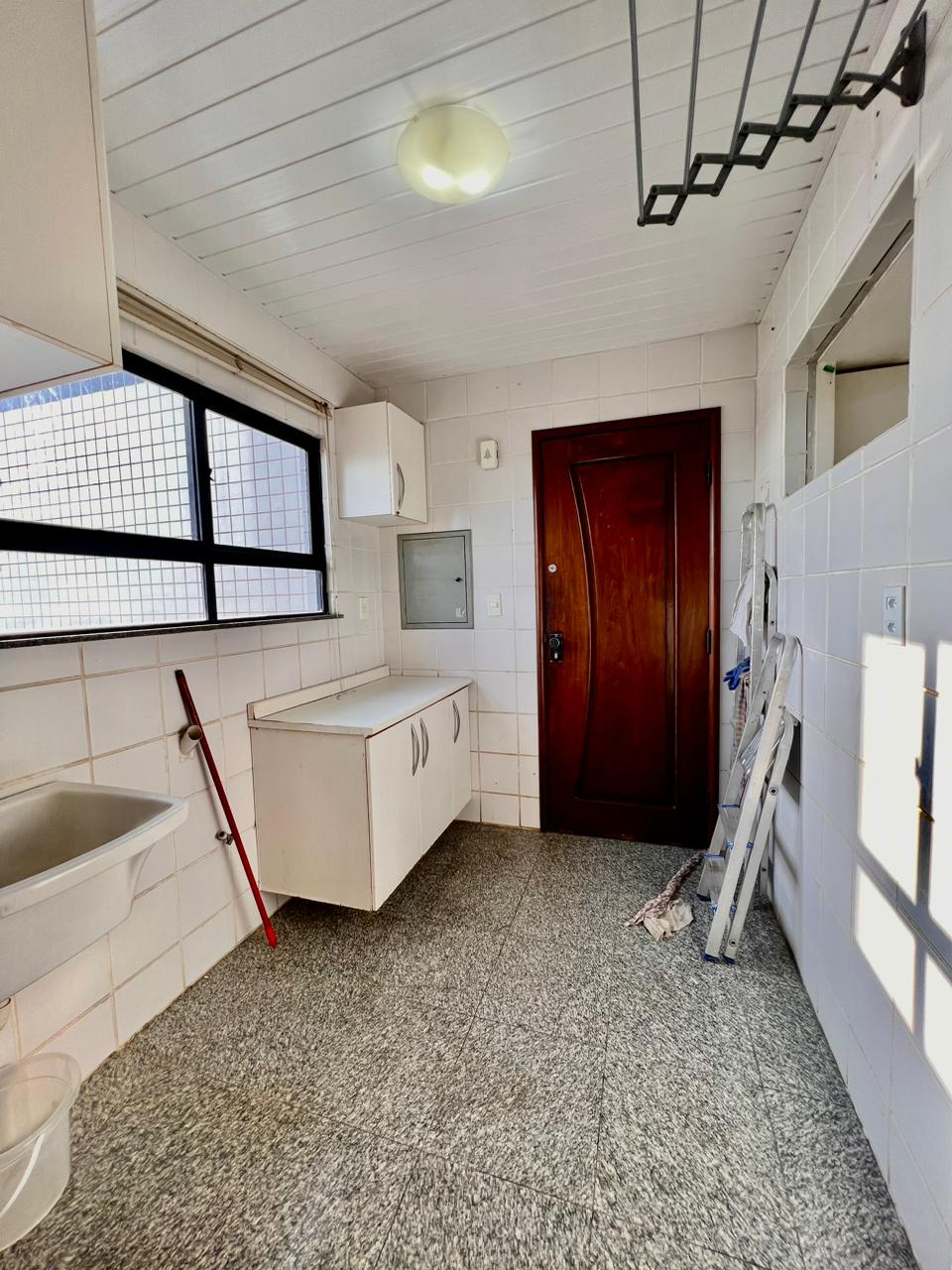 Apartamento à venda com 3 quartos, 200m² - Foto 10