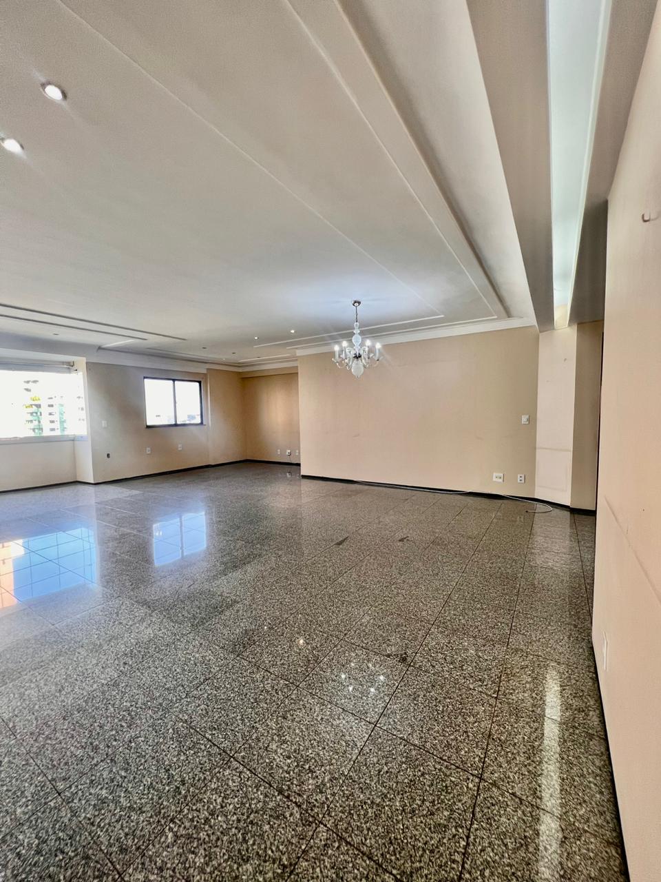 Apartamento à venda com 3 quartos, 200m² - Foto 3