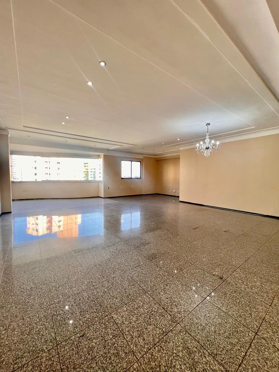 Apartamento à venda com 3 quartos, 200m² - Foto 9