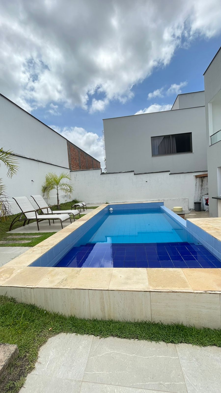 Casa de Condomínio à venda e aluguel com 4 quartos, 350m² - Foto 1