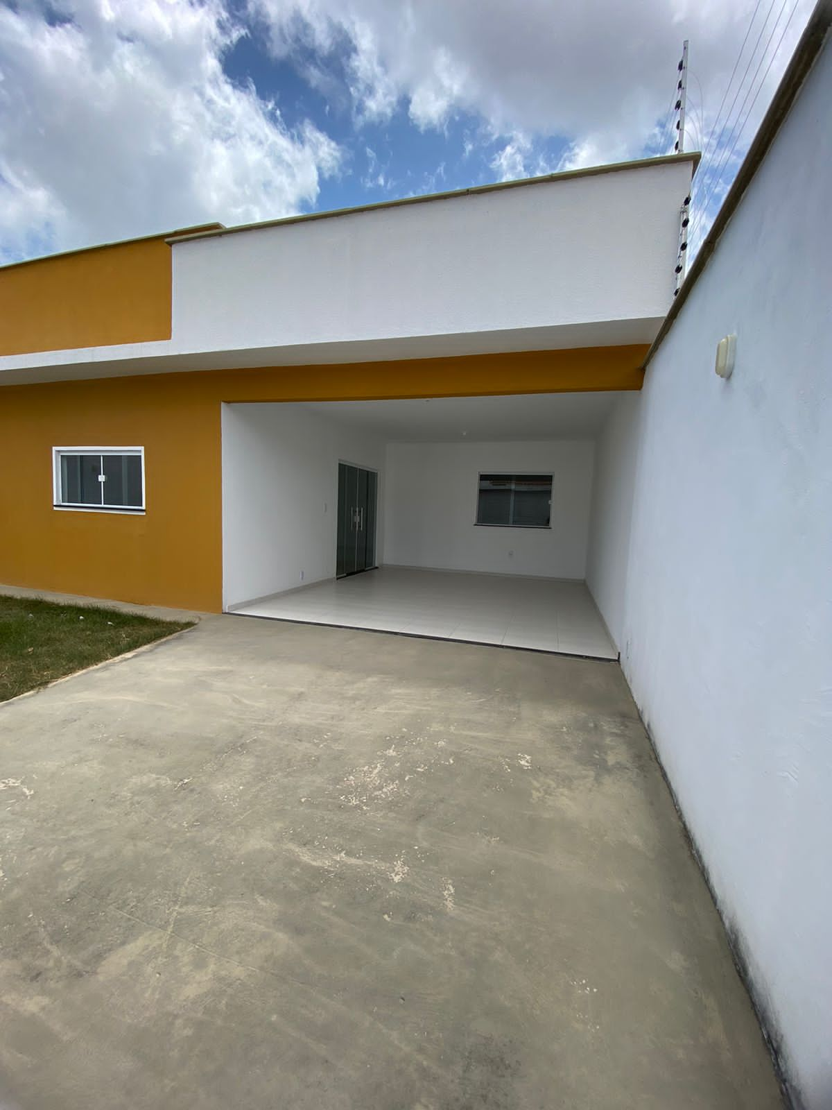 Casa à venda com 3 quartos, 114m² - Foto 1