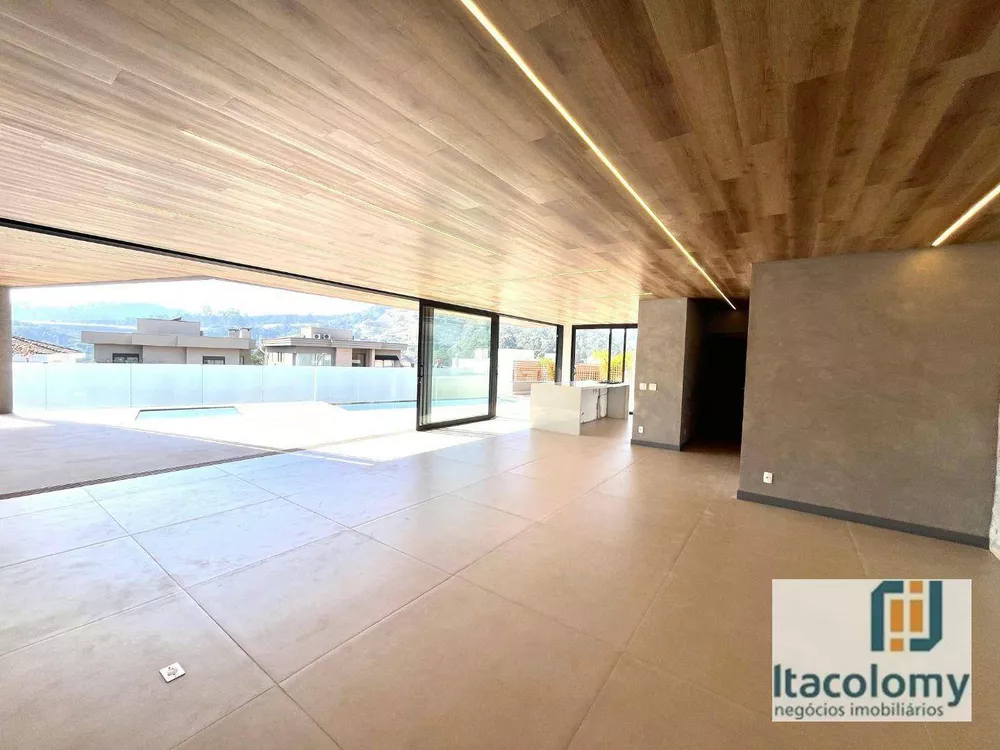 Casa de Condomínio à venda com 4 quartos, 563m² - Foto 3