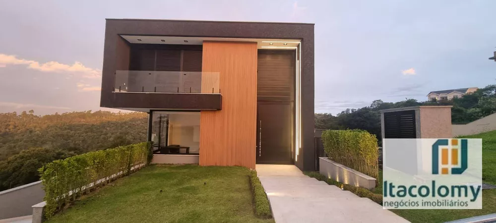 Casa de Condomínio à venda com 4 quartos, 472m² - Foto 2