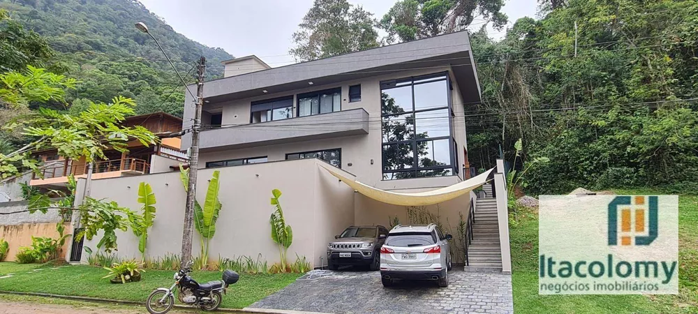 Casa de Condomínio à venda com 4 quartos, 230m² - Foto 1