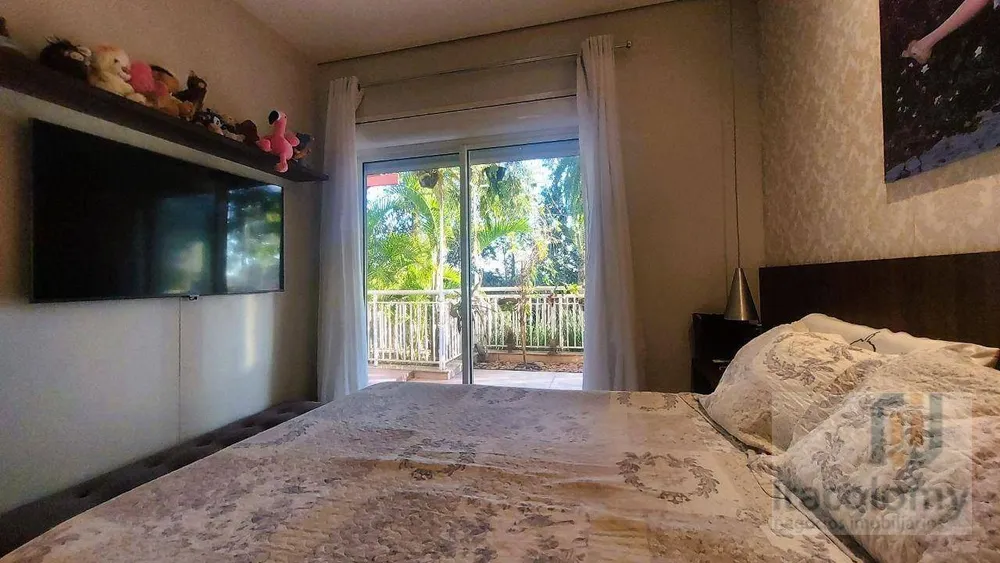 Apartamento, 3 quartos, 242 m² - Foto 1