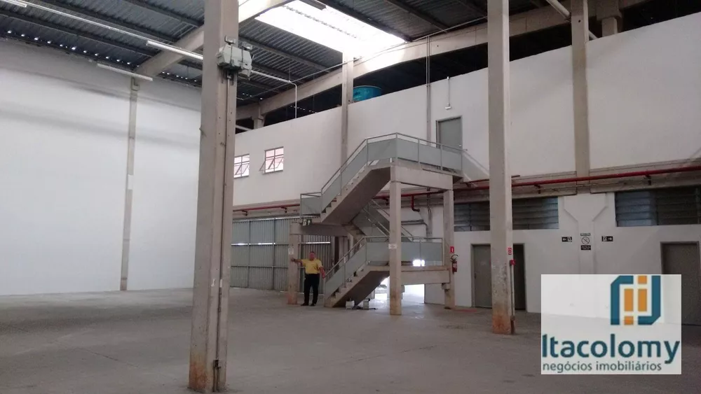 Depósito-Galpão-Armazém para alugar, 1298m² - Foto 2