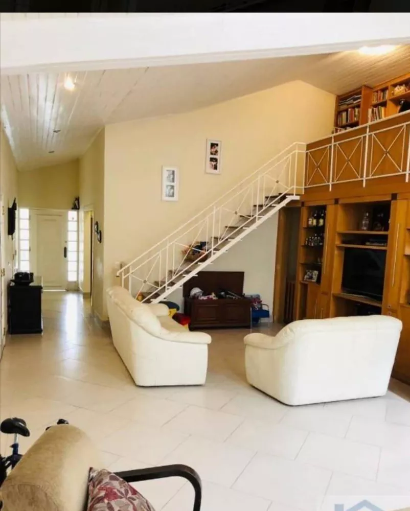 Casa de Condomínio à venda com 3 quartos, 320m² - Foto 1