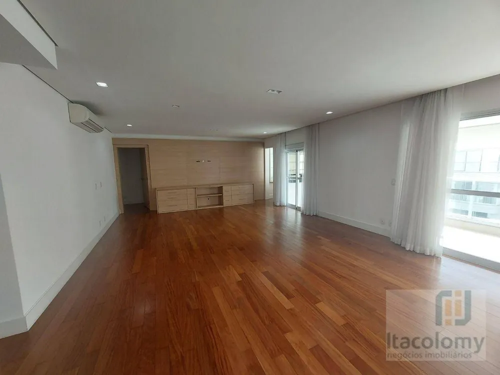 Apartamento, 3 quartos, 243 m² - Foto 1