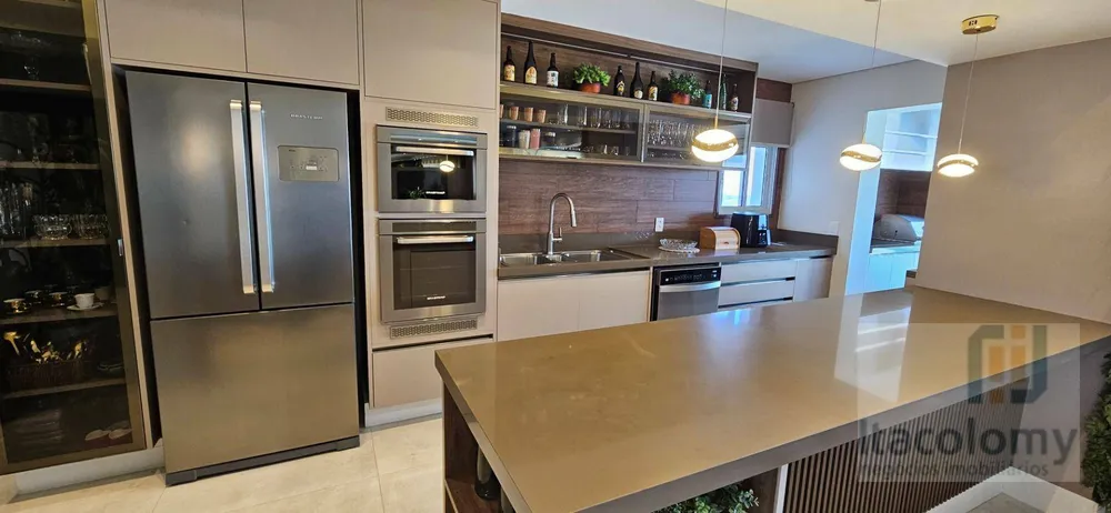 Apartamento, 3 quartos, 202 m² - Foto 2