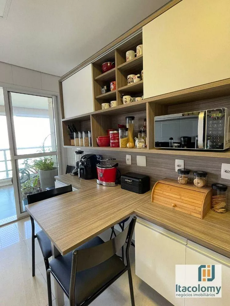 Apartamento à venda com 3 quartos, 202m² - Foto 4