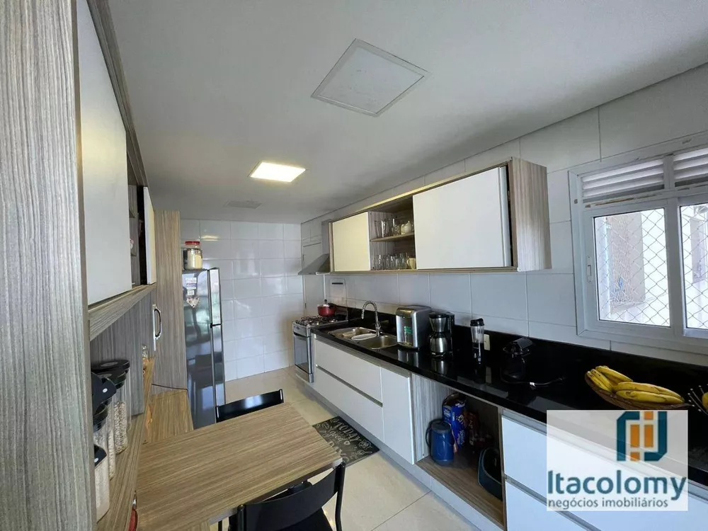 Apartamento à venda com 3 quartos, 202m² - Foto 3