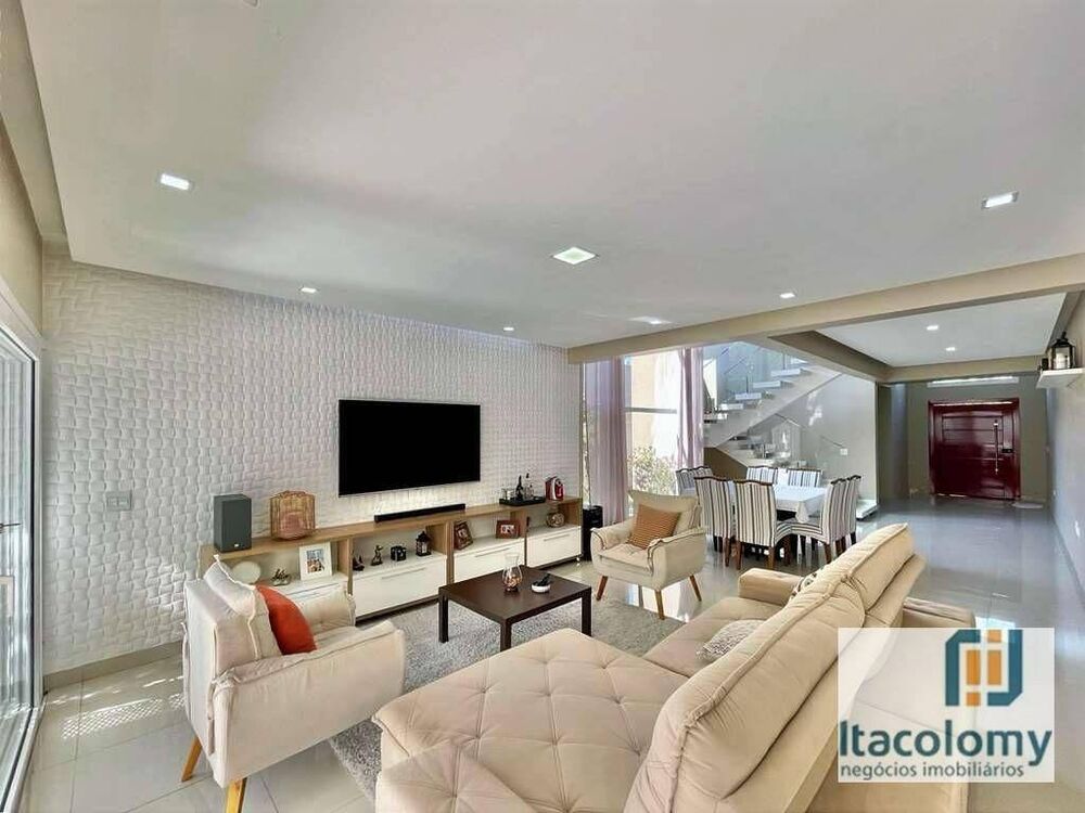 Casa de Condomínio à venda com 4 quartos, 315m² - Foto 2