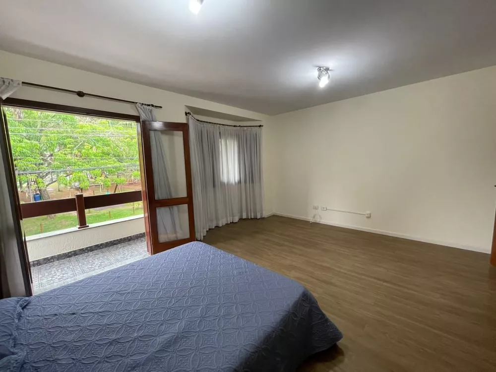 Casa de Condomínio à venda com 4 quartos, 302m² - Foto 2