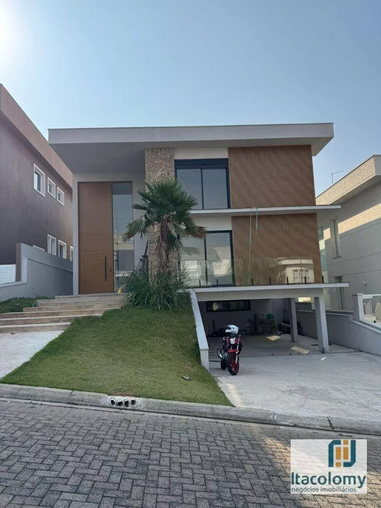 Casa de Condomínio à venda com 4 quartos, 420m² - Foto 1