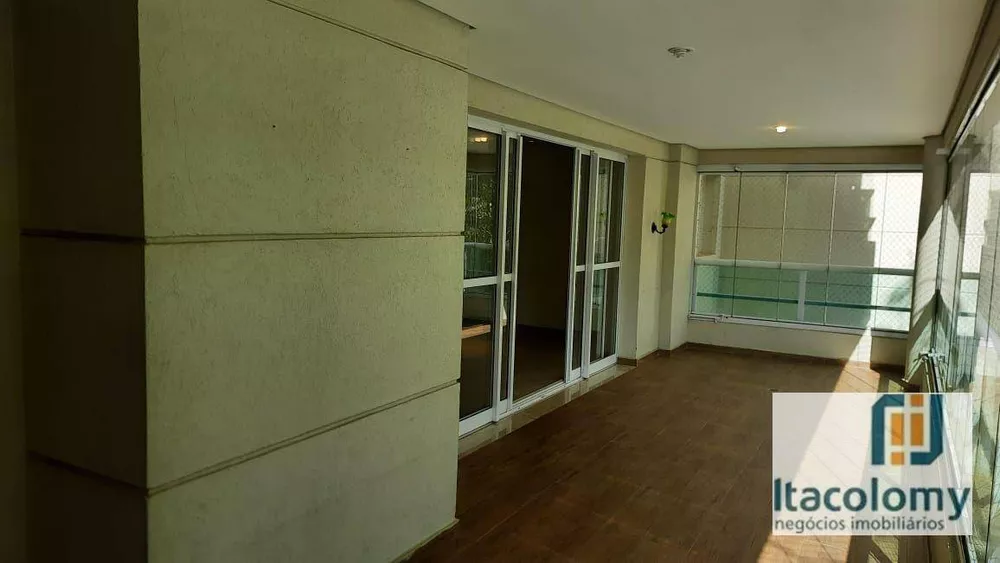 Apartamento à venda com 3 quartos, 202m² - Foto 2