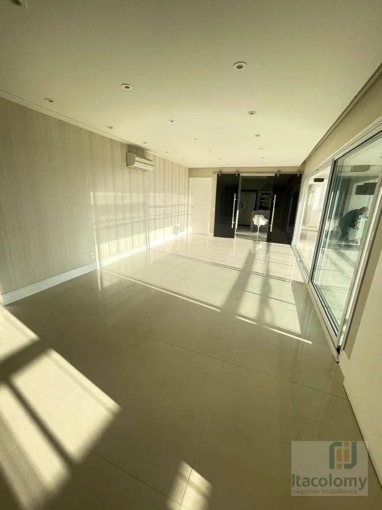 Apartamento, 3 quartos, 196 m² - Foto 1