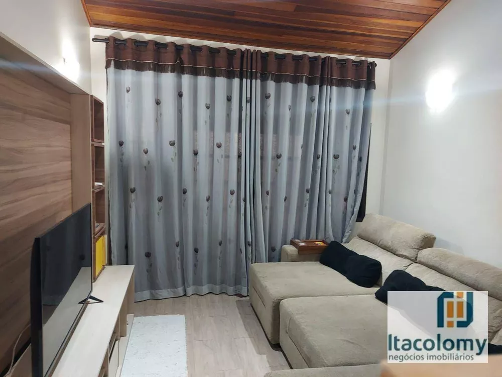 Casa à venda com 4 quartos, 200m² - Foto 1