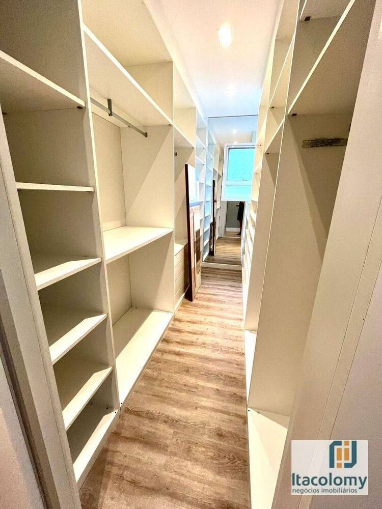 Apartamento para alugar com 4 quartos, 250m² - Foto 17