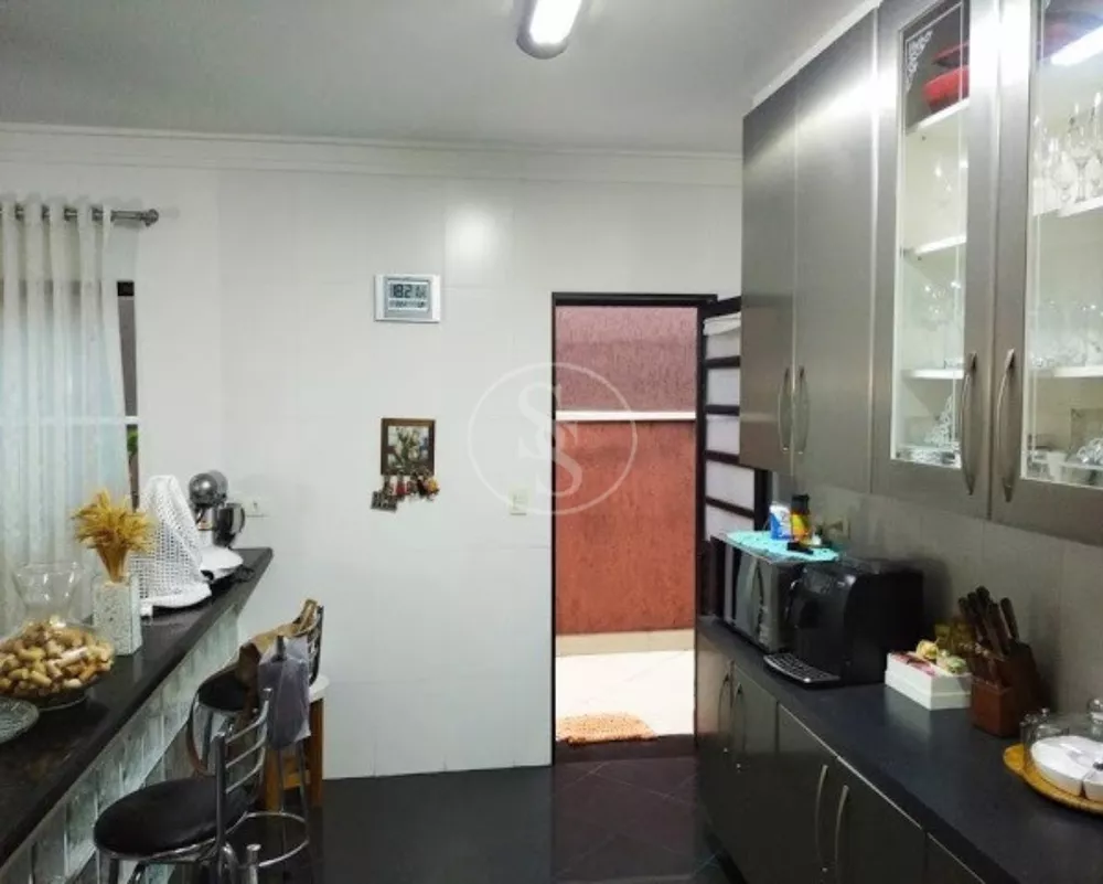 Casa à venda com 3 quartos, 250m² - Foto 3