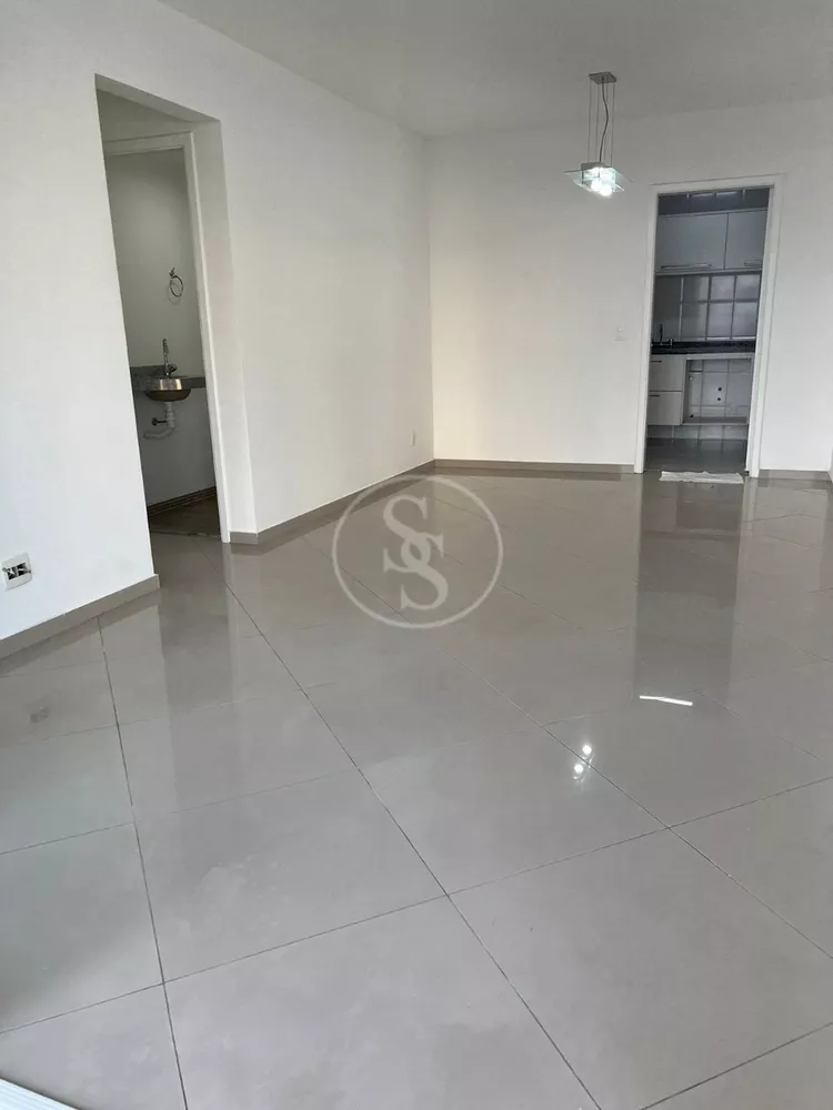 Apartamento à venda com 3 quartos, 107m² - Foto 1