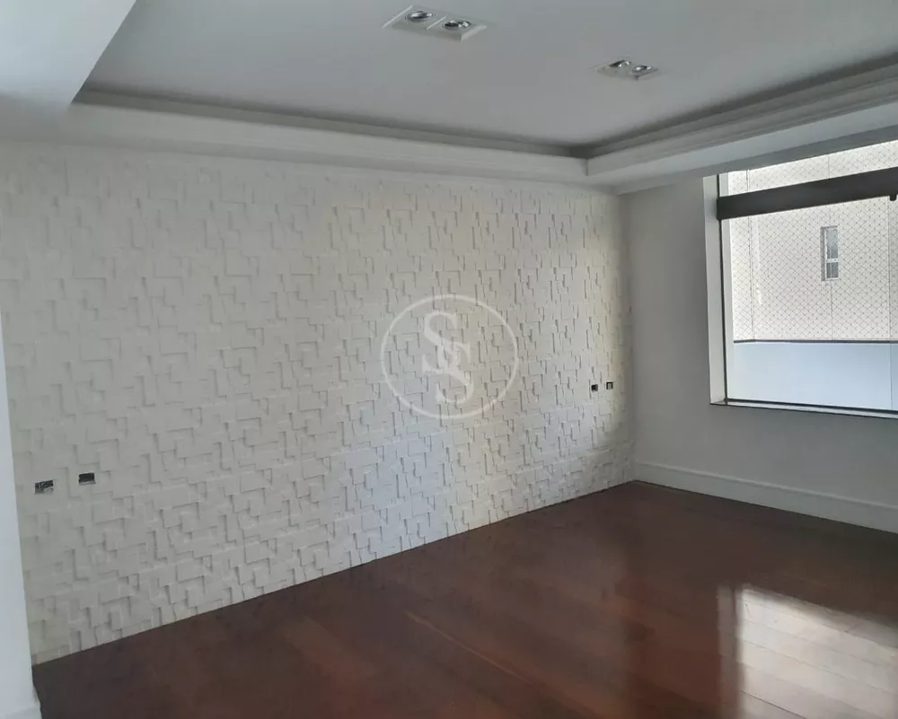 Apartamento à venda com 4 quartos, 228m² - Foto 1