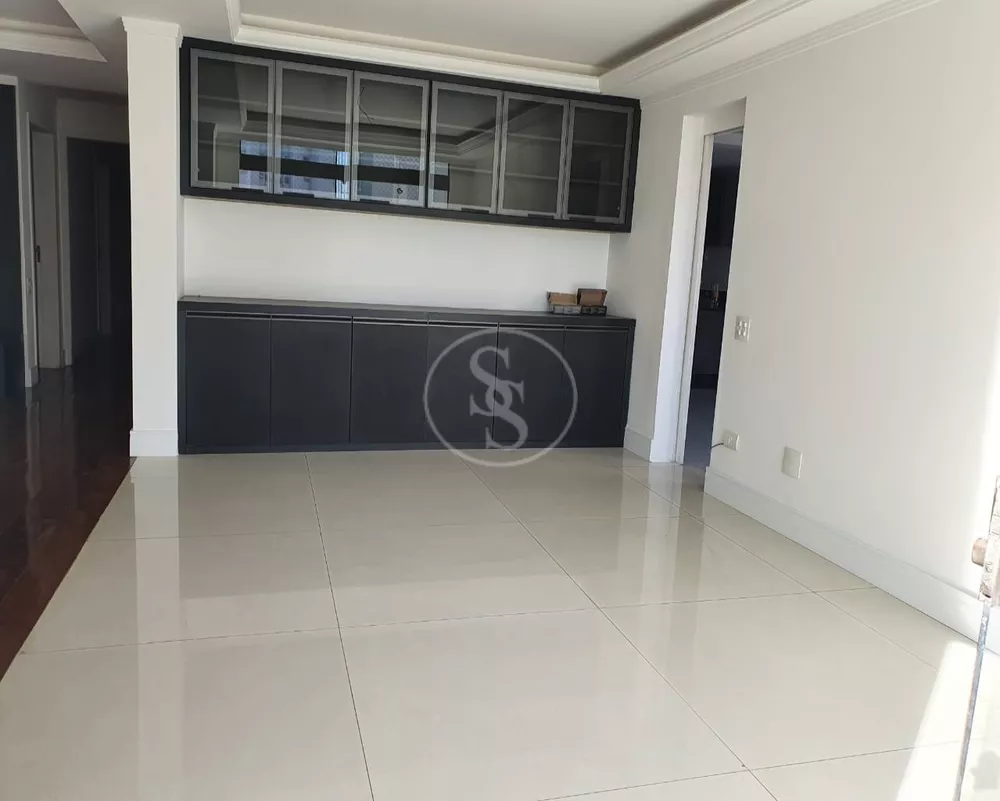 Apartamento à venda com 4 quartos, 228m² - Foto 3