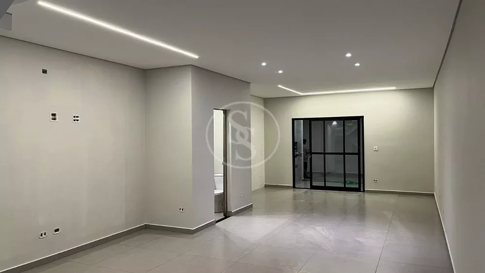 Sobrado à venda com 3 quartos, 219m² - Foto 1