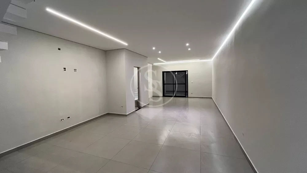 Sobrado à venda com 3 quartos, 219m² - Foto 2