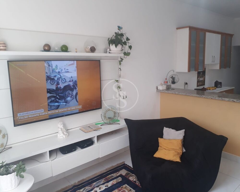 Casa à venda com 2 quartos, 125m² - Foto 2