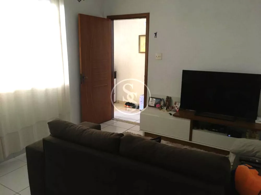 Casa à venda com 2 quartos, 125m² - Foto 2