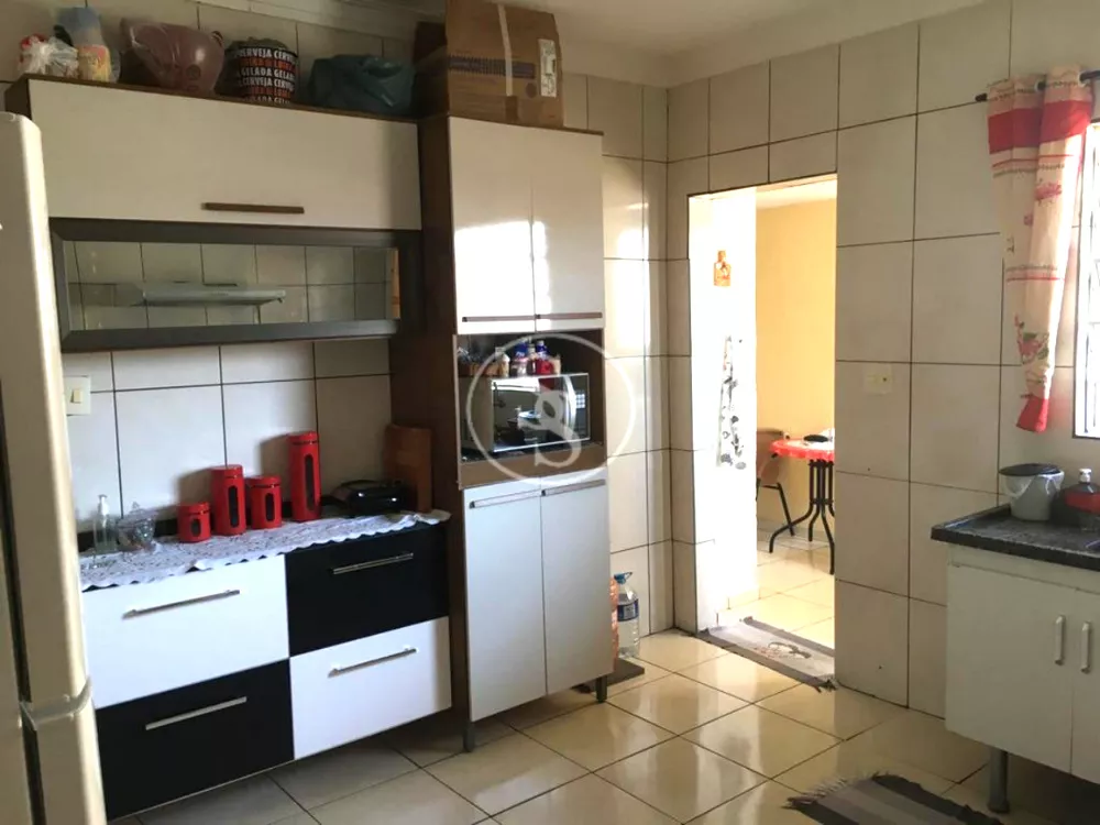 Casa à venda com 2 quartos, 125m² - Foto 4