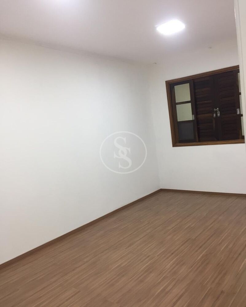 Casa à venda com 2 quartos, 190m² - Foto 1