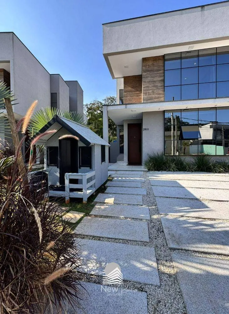 Casa, 4 quartos, 206 m² - Foto 1